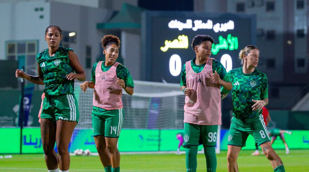الأهلي يؤكد مكانته بين أبرز فرق الكرة النسائية السعودية بلقب ثانٍ على التوالي (نادي الأهلي)
