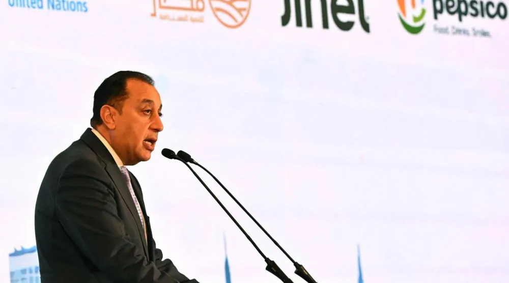 مصطفى مدبولي أكد خلال «منتدى مصر» السبت أن الحكومة تستهدف مضاعفة سعة باقة الإنترنت الأرضي الأساسية (صفحة مجلس الوزراء على «فيسبوك»)