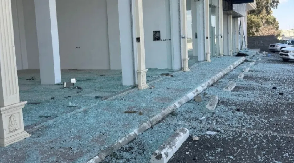 باشر الدفاع المدني السعودي الأحد حادثة سقوط شظايا نتيجة اعتراض صاروخين باليستيين أطلقتهما الميليشيا الحوثية (واس)