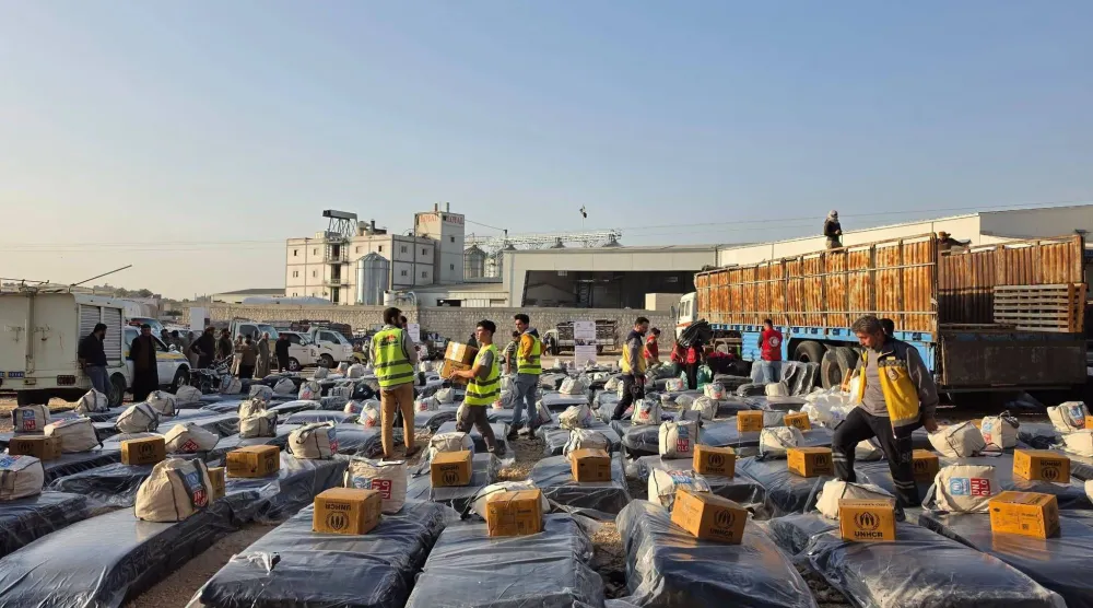 استعدادات العودة الطوعية من مخيمات الشمال السوري بريف إدلب تضم 233 عائلة متجهة إلى مدنهم وبلداتهم الأصلية في محافظات إدلب وحماة وحلب وحمص وحلب واللاذقية ودمشق (الدفاع المدني السوري)