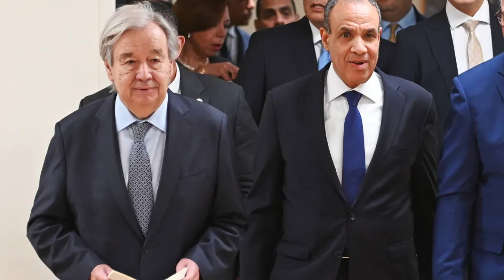 وزير الخارجية المصري بدر عبد العاطي مع الأمين العام للأمم المتحدة أنطونيو غوتيريش في العاصمة الإدارية (أ.ب)