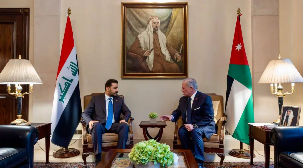 العاهل الأردني الملك عبد الله الثاني ورئيس الوزراء العراقي علي الزيدي في عمّان 26 أكتوبر 2026 (د.ب.أ) 


