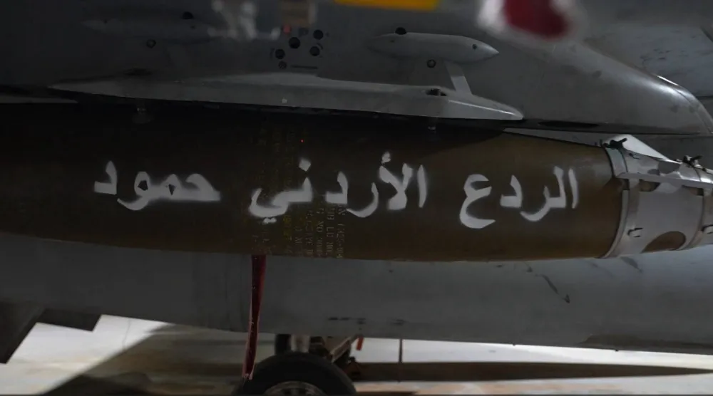 شعار الضربة الجوية على درعا التي قالت القوات المسلحة الأردنية إنها استهدفت خليه لـ«داعش»