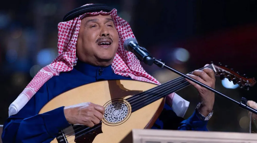 محمد عبده حاضر بأغنياته في ذاكرة الأغاني العاطفية (روتانا)