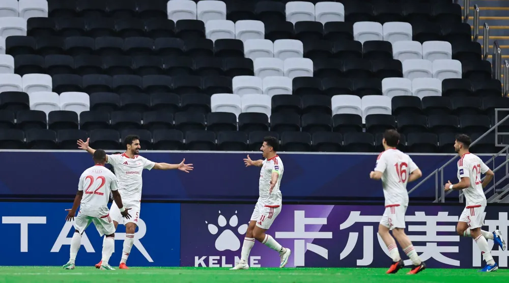 فرحة للاعبي الشمال القطري بالتقدم على الهلال (تصوير: سعد العنزي) 