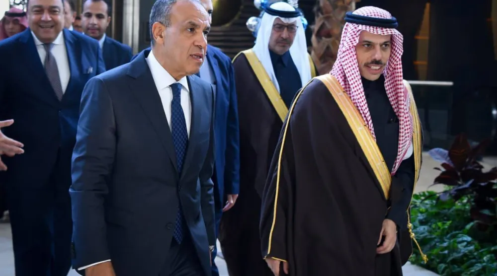 وزير الخارجية السعودي الأمير فيصل بن فرحان ونظيره المصري بدر عبد العاطي خلال لقاء سابق في القاهرة (وزارة الخارجية المصرية)