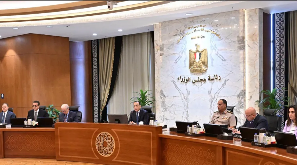أكد مصطفى مدبولي الأربعاء «مواصلة حكومته العمل على توفر مستويات آمنة من المخزون الاستراتيجي للسلع» (صفحة مجلس الوزراء على «فيسبوك»)