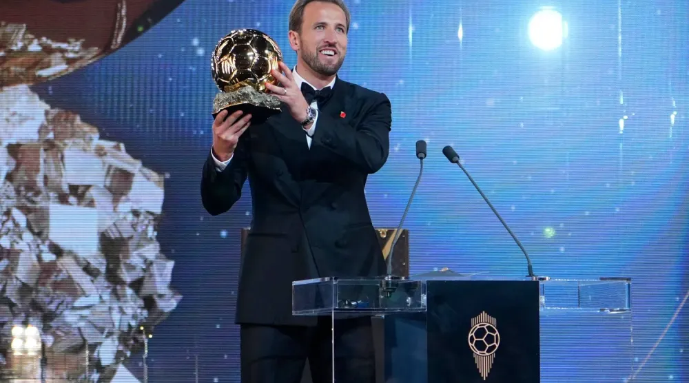 Harry Kane, 2026 yılında dünyanın en iyi futbolcusu seçilerek Altın Top (Ballon d’Or) ödülünü kazandı (AP)
