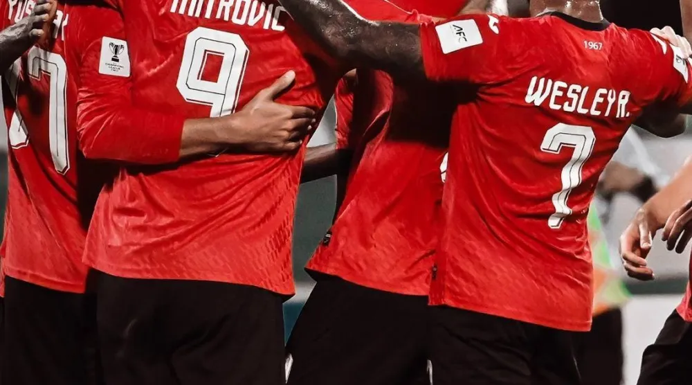 لاعبو الريان يحتفلون بأحد أهدافهم في المباراة (نادي الريان القطري)