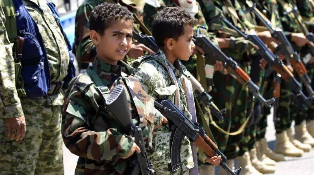 الحوثيون يواصلون تجنيد الأطفال وتحويل المدارس إلى مراكز للتدريب (إعلام محلي)
