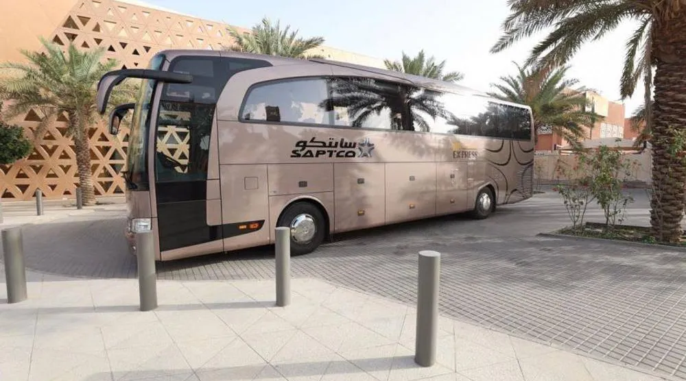 إحدى حافلات الشركة السعودية للنقل الجماعي «سابتكو» (الشركة)