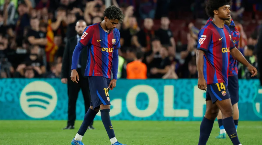 برشلونة يسعى إلى التعويض أمام ألافيس والحفاظ على صدارة الدوري الإسباني (أ.ب)