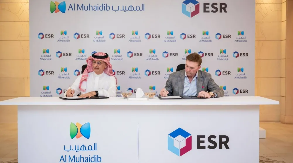 أثناء الإعلان عن تأسيس المشروع المشترك (إكس)