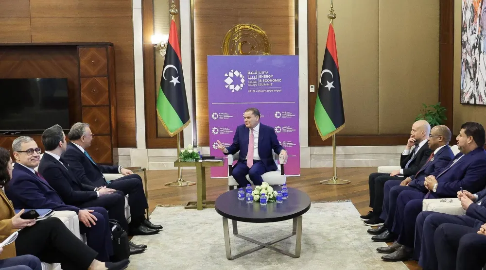 الدبيبة رئيس حكومة «الوحدة» الليبية مستقبلاً بولس كبير مستشار الرئيس الأميركي للشؤون العربية والأفريقية (مكتب الدبيبة)