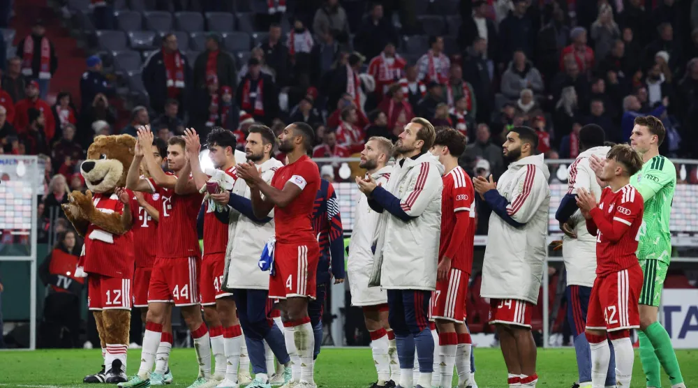 لاعبو بايرن ميونيخ وفرحة الفوز الساحقز على ماغديبورغ في كأس ألمانيا (أ.ف.ب)