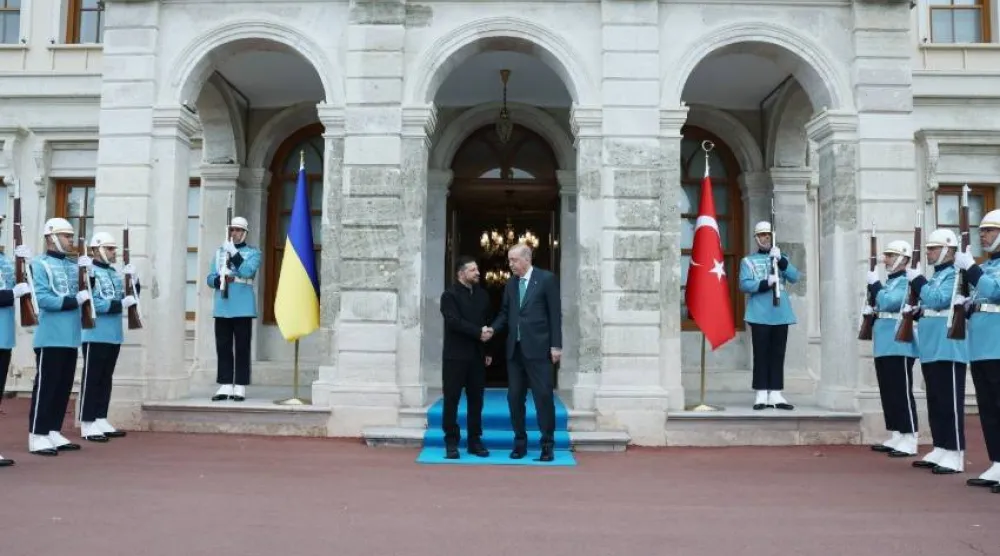 الرئيس التركي رجب طيب إردوغان خلال استقبال الرئيس الأوكراني فولوديمير زيلينسكي في إسطنبول السبت (الرئاسة التركية)