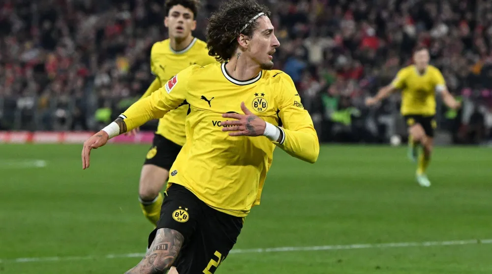 فابيو سيلفا يحتفل بهدف التعادل القاتل لدورتموند في مرمى بايرن (د.ب.أ)
