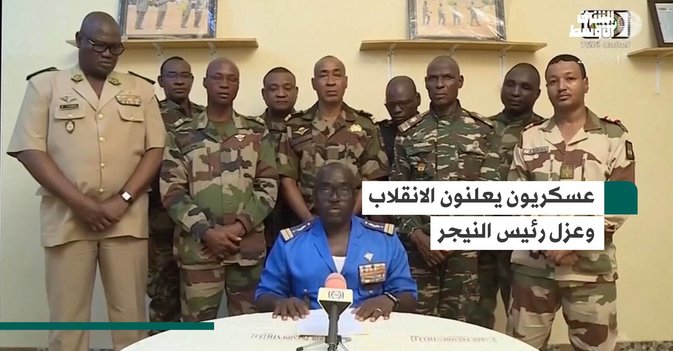 عسكريون يعلنون الانقلاب وعزل رئيس النيجر