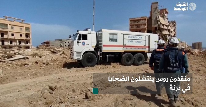 منقذون روس ينتشلون الضحايا في درنة