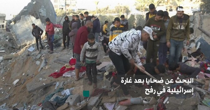 البحث عن ضحايا بعد غارة إسرائيلية في رفح
