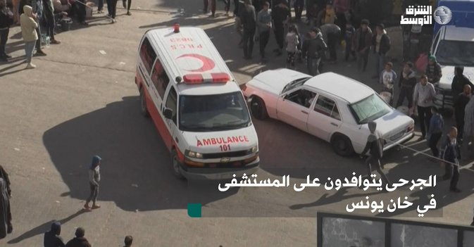 الجرحى يتوافدون على المستشفى في خان يونس
