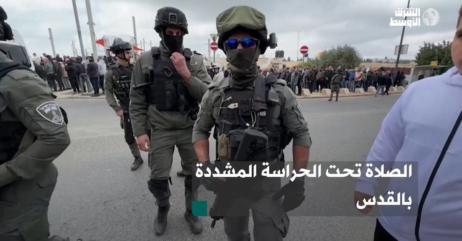 الصلاة تحت الحراسة المشددة بالقدس