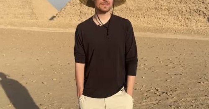 Image of the Giza pyramids