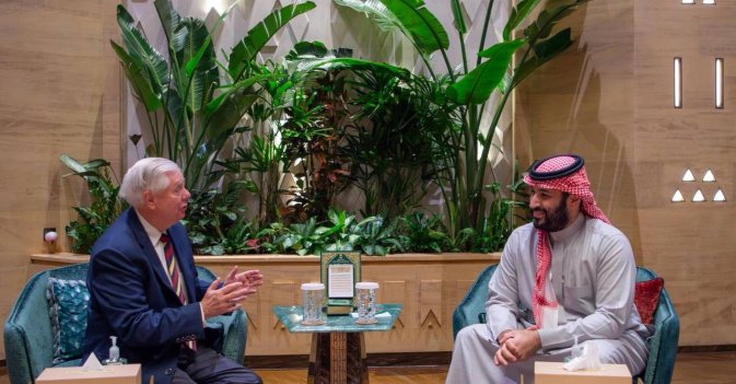 محمد بن سلمان وغراهام يستعرضان علاقات الصداقة بين البلدين