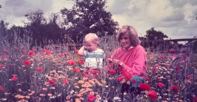 الأمير ويليام ينشر صورة نادرة لوالدته الأميرة ديانا بمناسبة عيد الأم