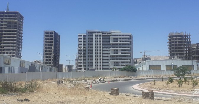 دمشق... مجمعات فاخرة تجاور ركام الحرب