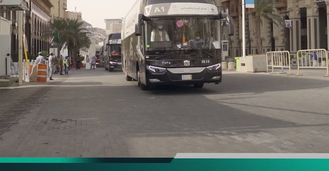 وصول الحجاج إلى الحرم المكي لتأدية طواف القدوم وسط إجراءات وقائية