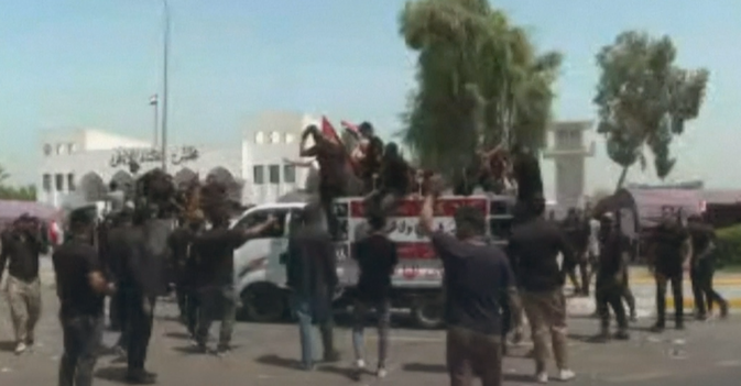 الصدريون يعتصمون أمام مجلس القضاء