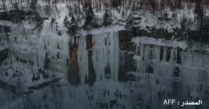 متسلقون أميركيون يتحدون البرد القارس بولاية مينيسوتا