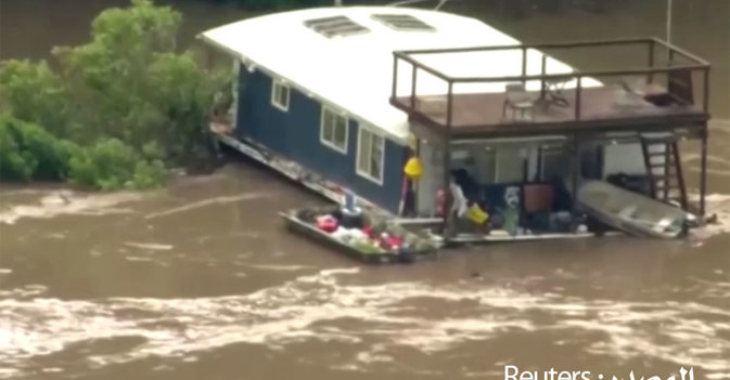 "قنبلة مناخية" تقتل 9 وتغرق بلدات أسترالية