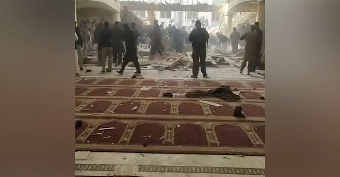 قتلى وجرحى بانفجار مسجد في بيشاور