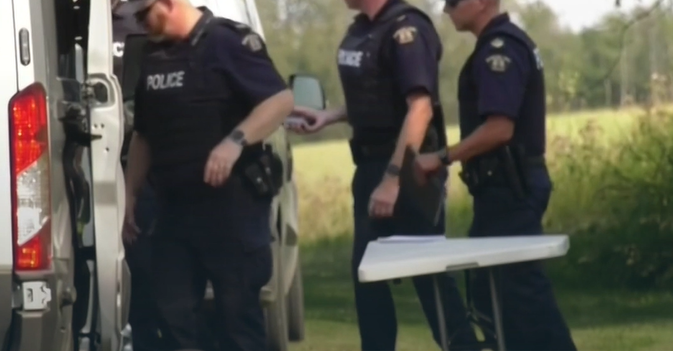 هجمات بالسكين توقع عشرات القتلى... والشرطة الكندية تمشط المنطقة 