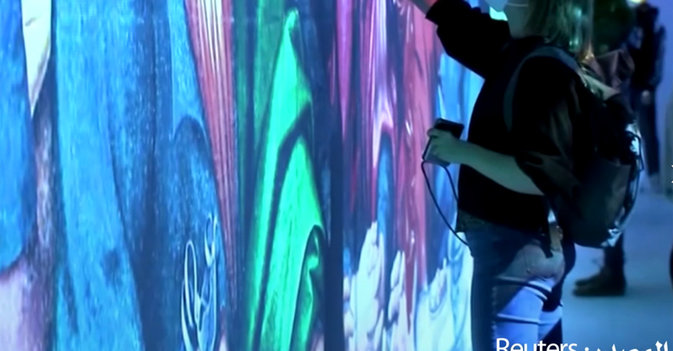 الحياة تدب في لوحتين شهيرتين لـ"دافنشي" في عرض ضوئي