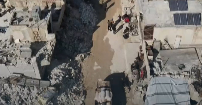 دمار هائل في بلدة الأتارب إثر الزلزال