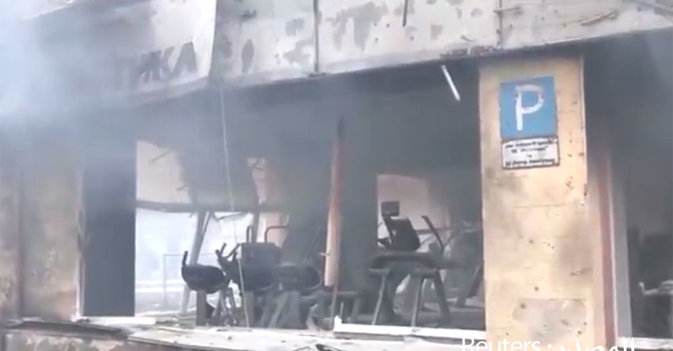 آثار الدمار بمحيط برج التلفزيون بعد القصف الروسي