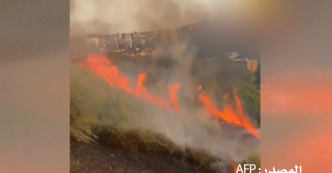 النيران تلتهم المناظر الطبيعية في ضواحي روما