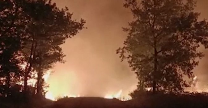 الإطفاء يكافح حريق غابات بجنوب غرب فرنسا