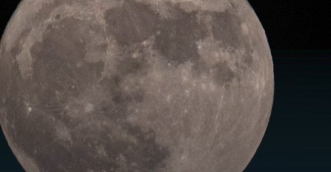 القمر العملاق يضيء سماوات دول عربية