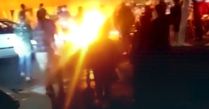 مظاهرات حول سجن إيفين بعد اندلاع الحريق