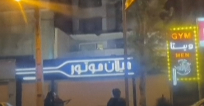 الشرطة الإيرانية تضرب المحتجين على مقتل مهسا أميني