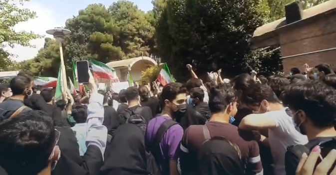 تجدد الاحتجاجات في جامعتي طهران وتبريز