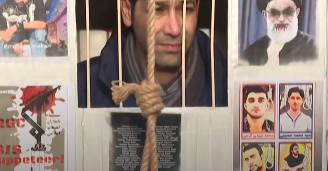 إيرانيون يطالبون بوضع الحرس الثوري على قائمة الإرهاب 
