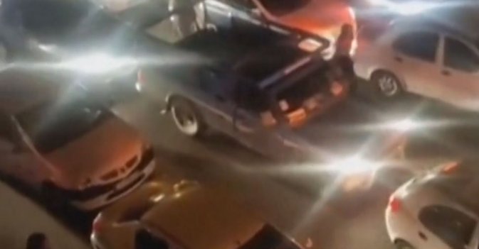 إيرانيون يغلقون طريقاً سريعاً خلال مظاهرة في طهران