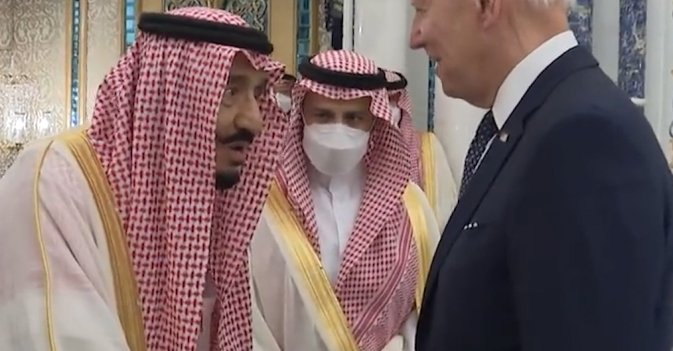 الملك سلمان يستقبل الرئيس الأميركي في قصر السلام