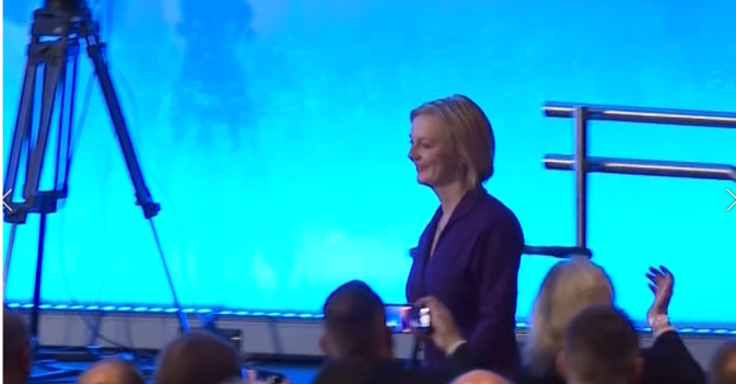 ليز تراس تفوز برئاسة وزراء بريطانيا