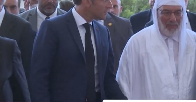 ماكرون يزور الجامع الكبير في الجزائر